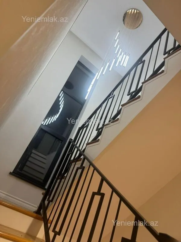 Satılır 5 otaqlı həyət evi 215 m²