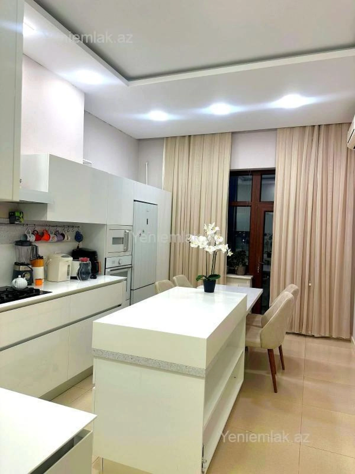 Satılır 4 otaqlı yeni tikili 200.55 m²