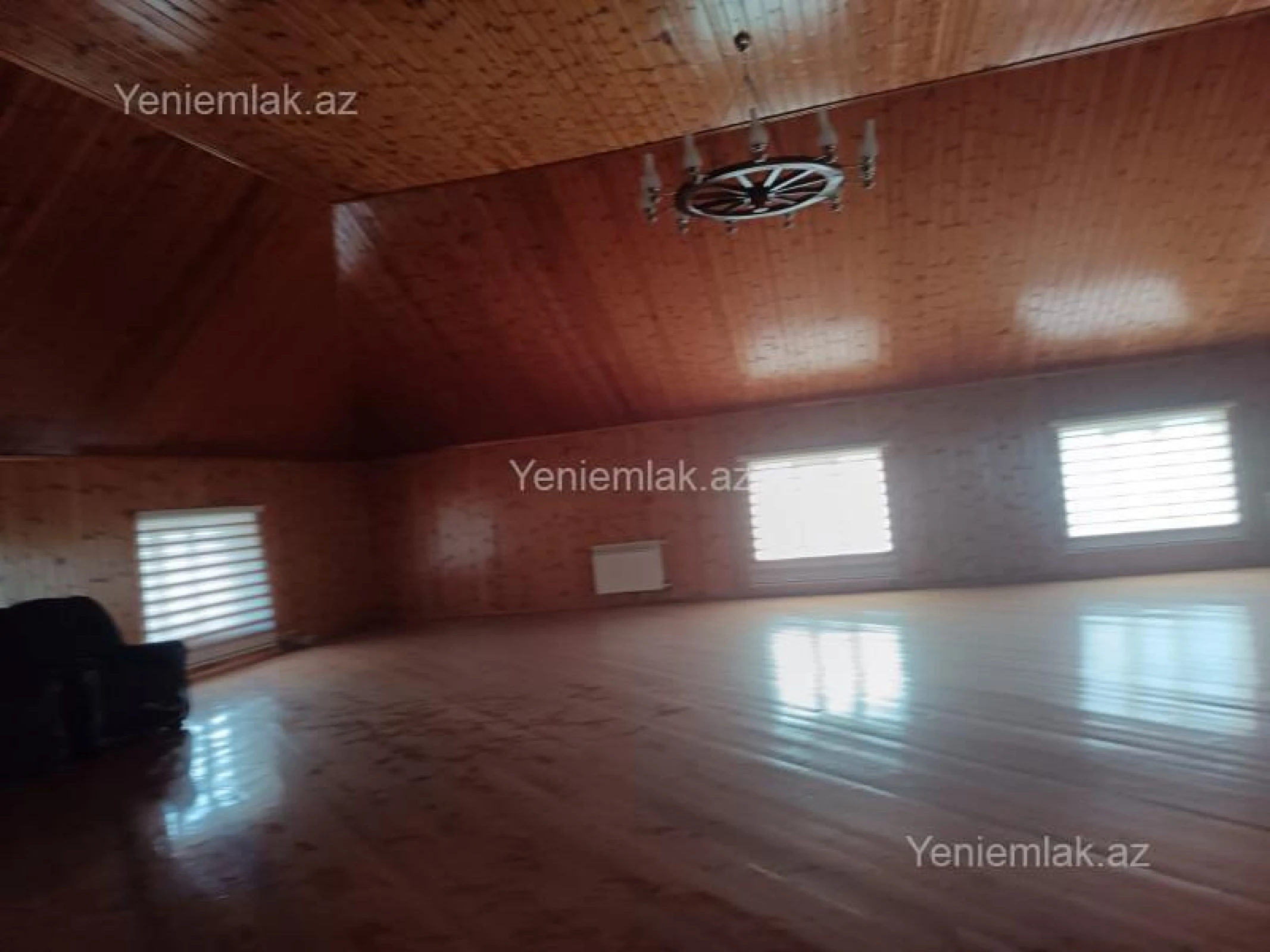 Satılır 12 otaqlı həyət evi 900 m²