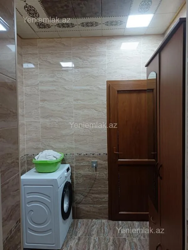 Satılır 12 otaqlı həyət evi 900 m²