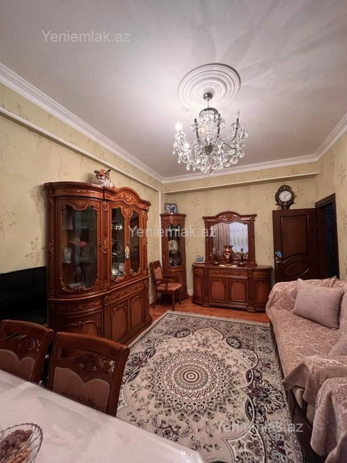 Satılır 12 otaqlı həyət evi 900 m²