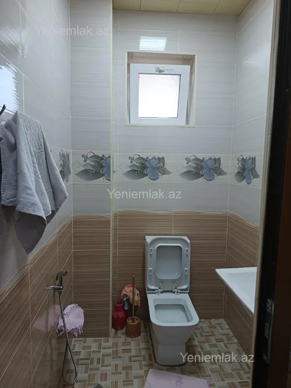Satılır 12 otaqlı həyət evi 900 m²