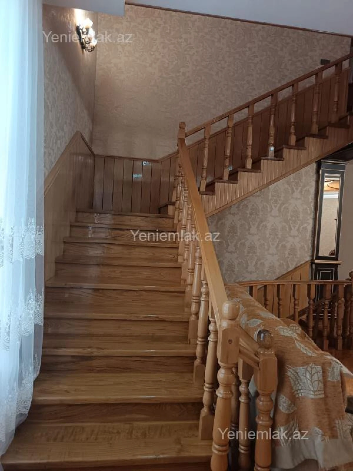 Satılır 12 otaqlı həyət evi 900 m²