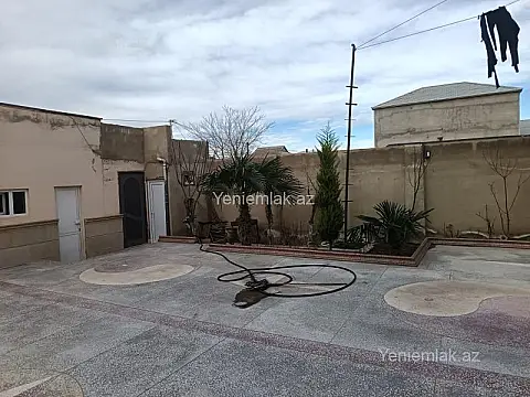 Satılır 12 otaqlı həyət evi 900 m²