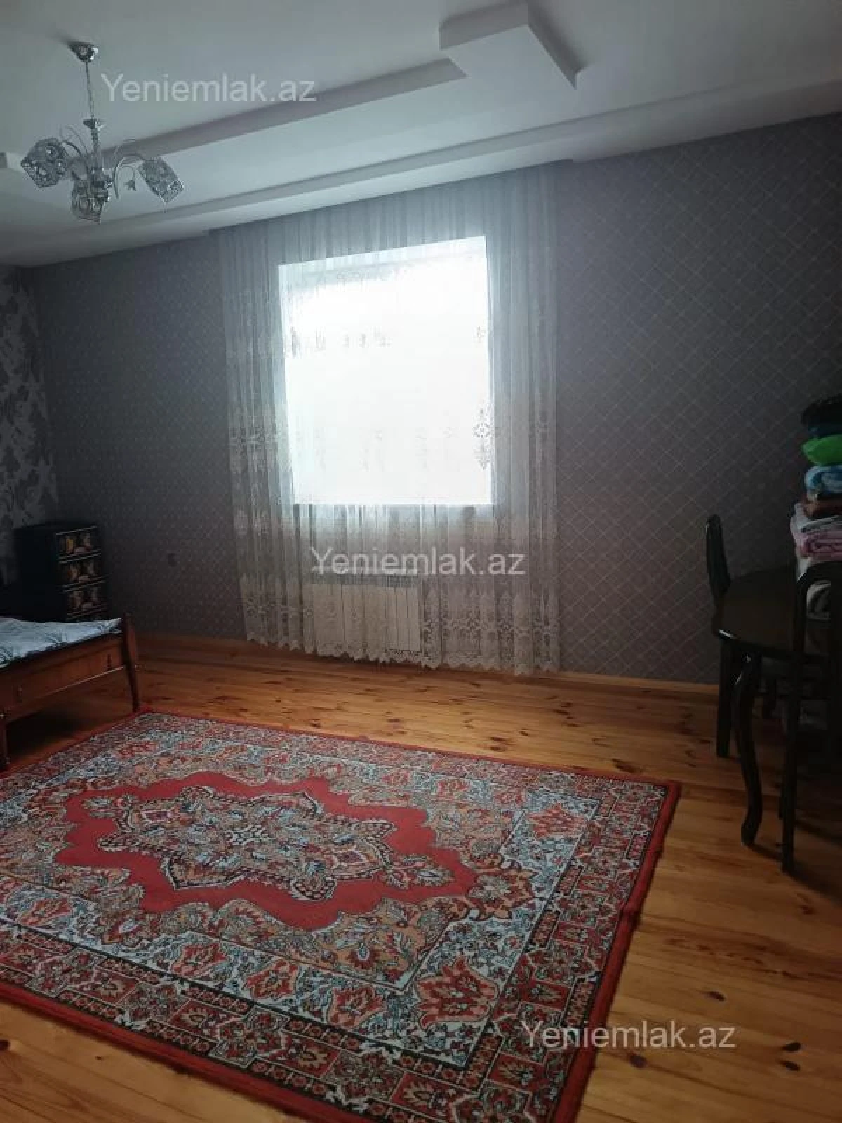 Satılır 12 otaqlı həyət evi 900 m²