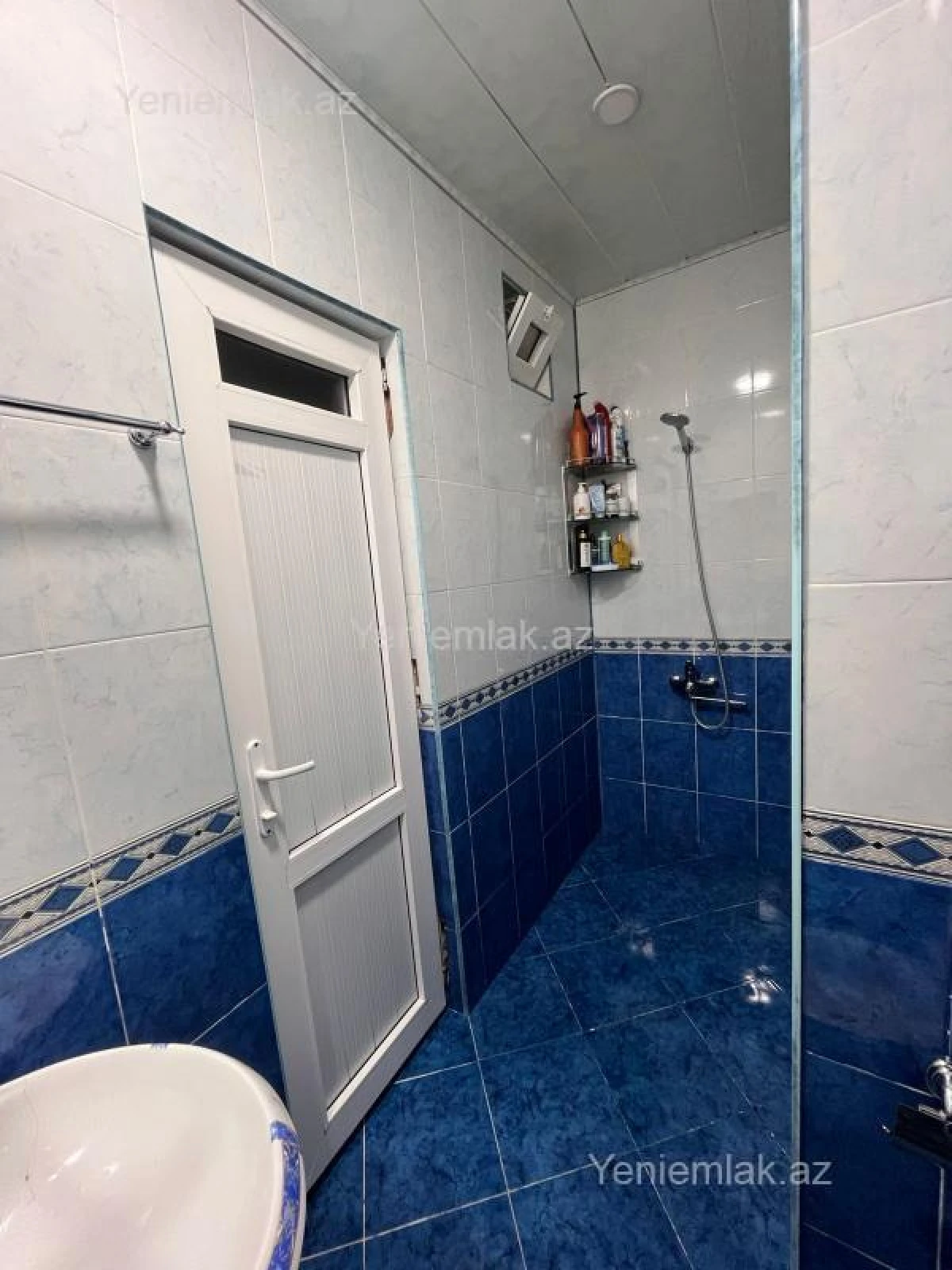 Satılır 12 otaqlı həyət evi 900 m²