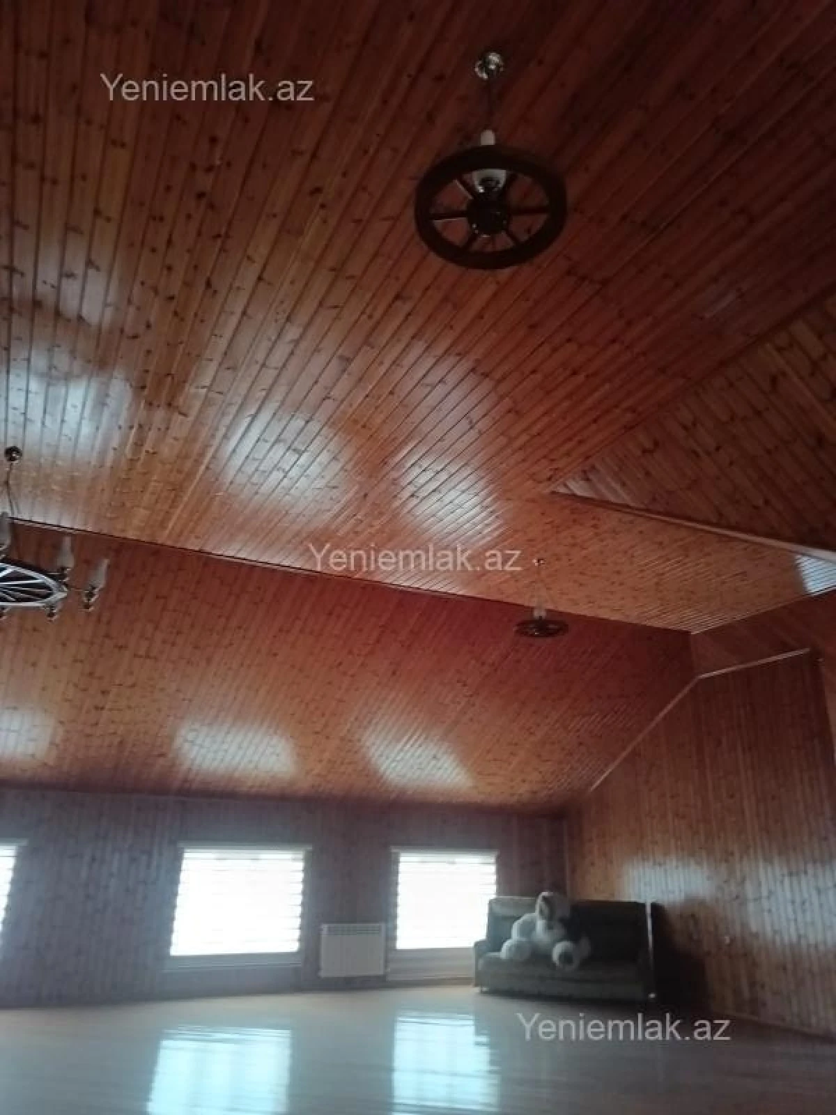 Satılır 12 otaqlı həyət evi 900 m²