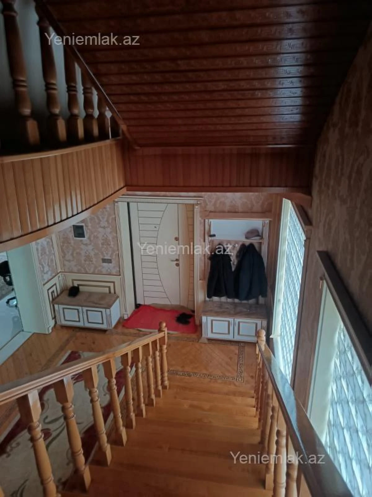 Satılır 12 otaqlı həyət evi 900 m²