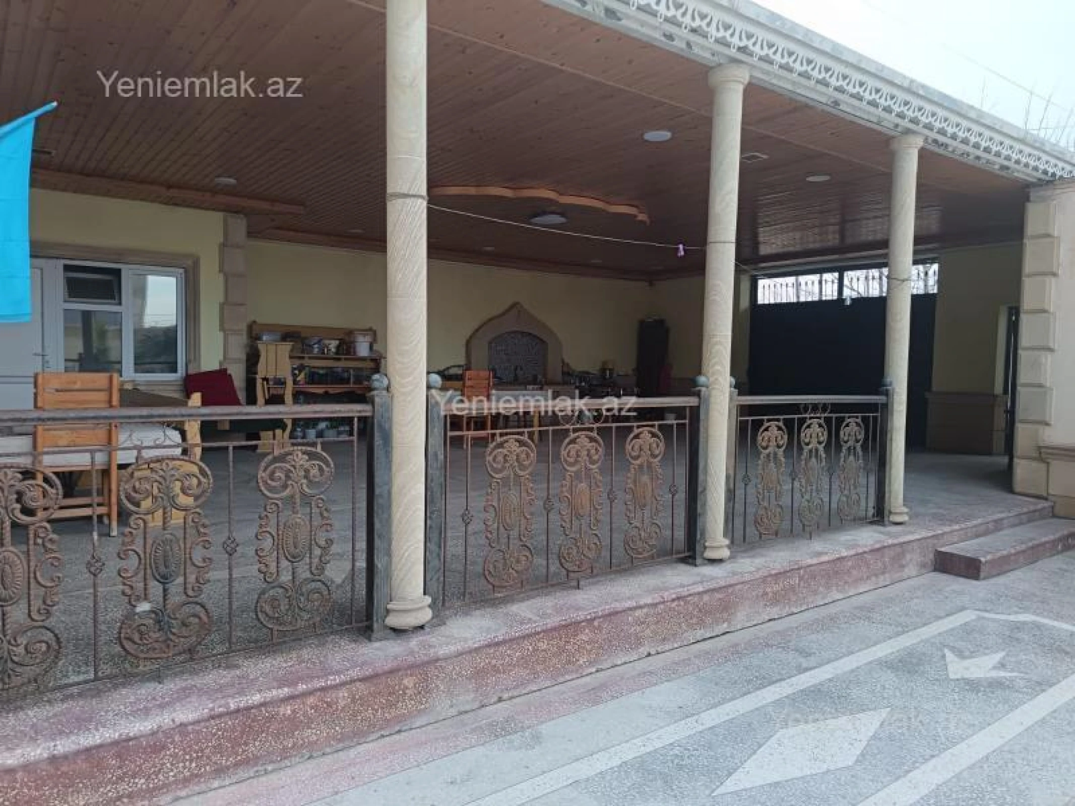 Satılır 12 otaqlı həyət evi 900 m²