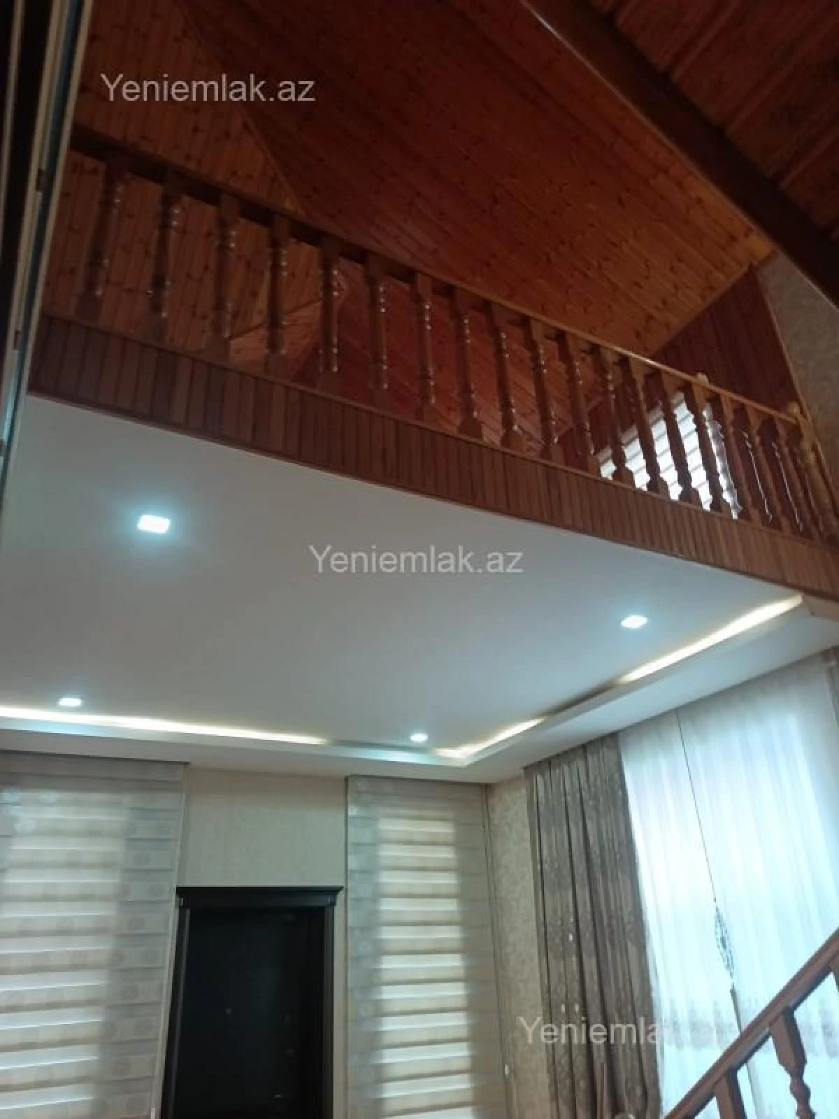 Satılır 12 otaqlı həyət evi 900 m²