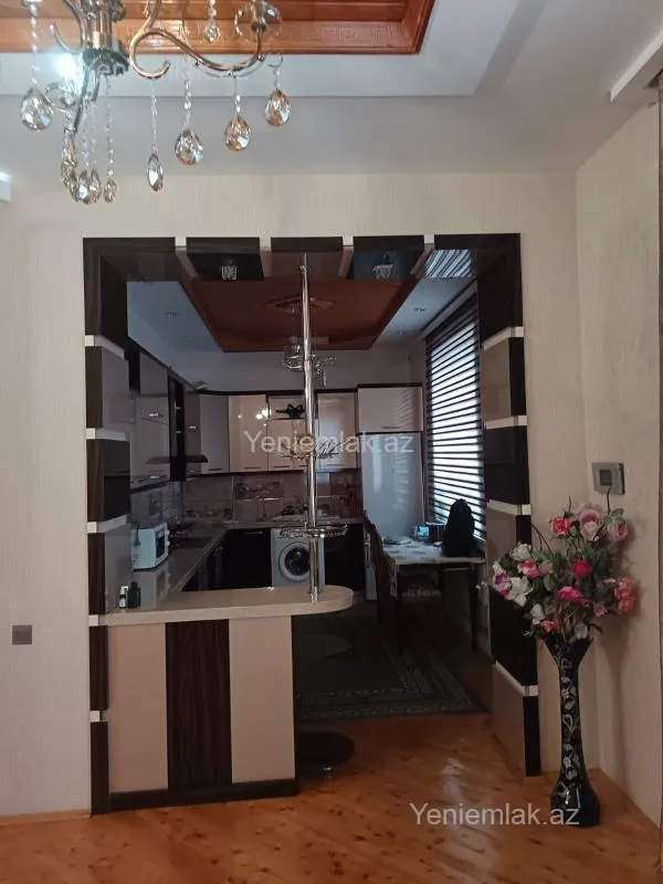 Satılır 12 otaqlı həyət evi 900 m²