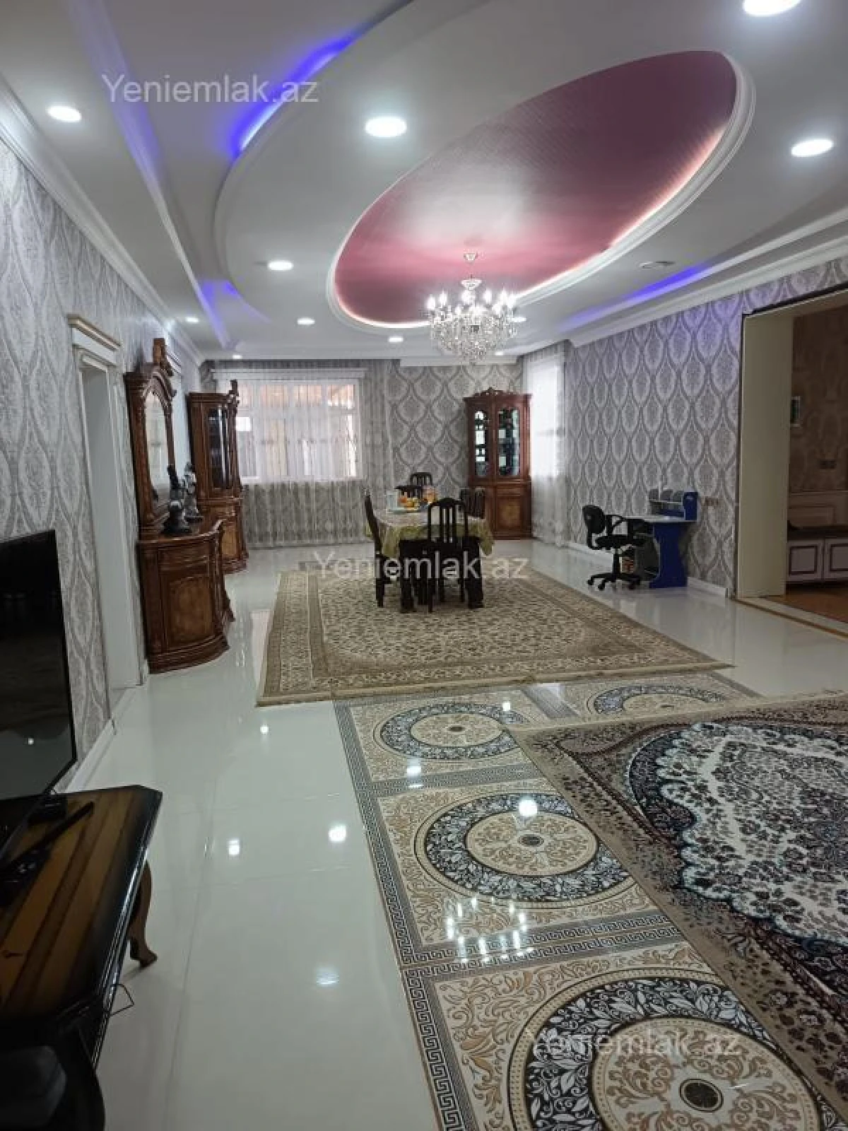 Satılır 12 otaqlı həyət evi 900 m²