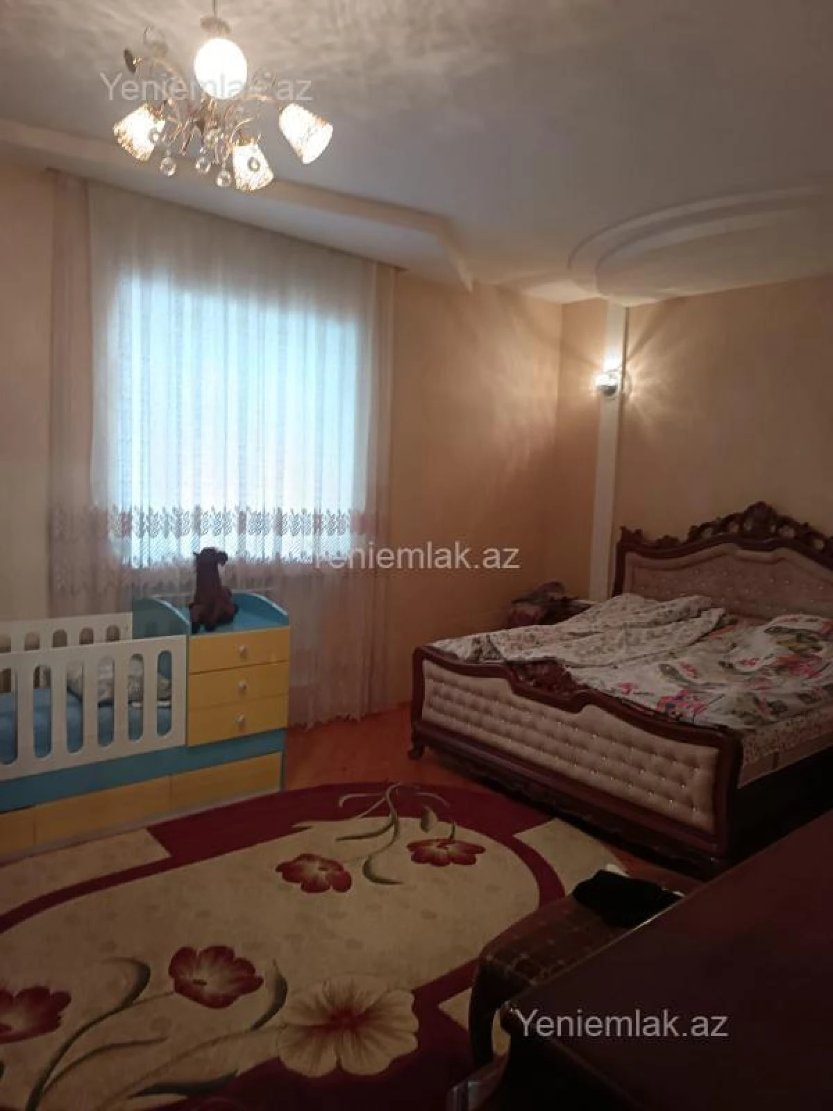 Satılır 12 otaqlı həyət evi 900 m²