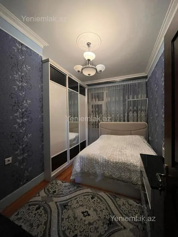 Satılır 12 otaqlı həyət evi 900 m²