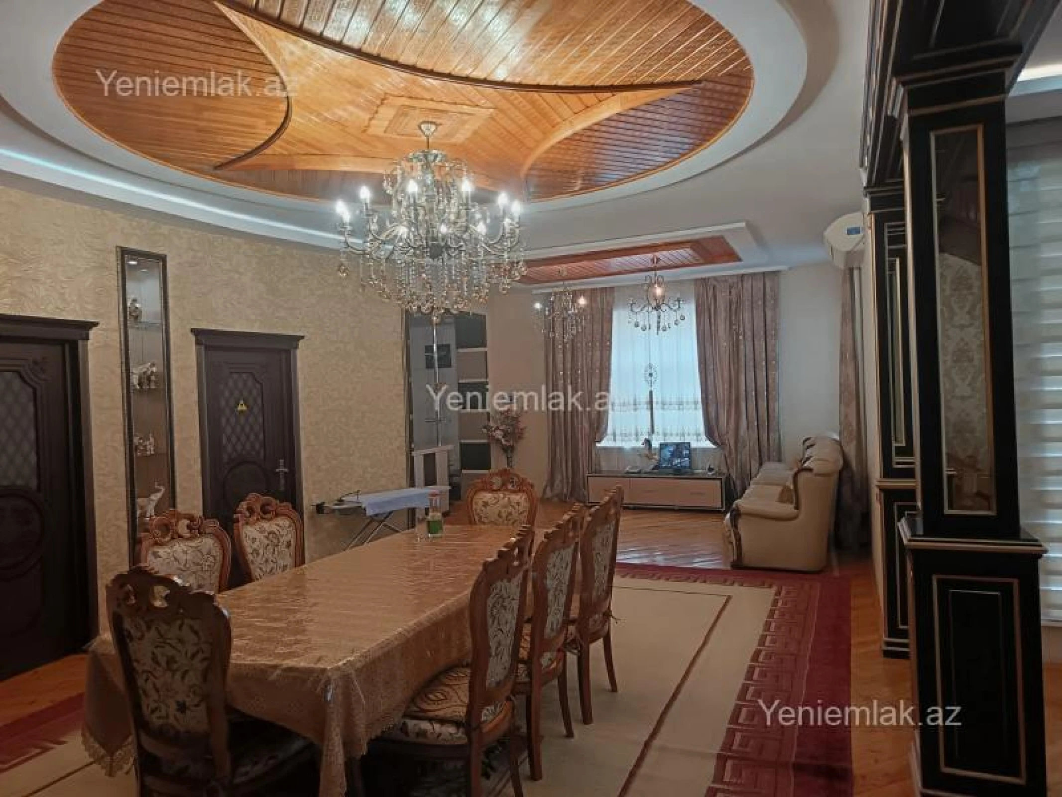Satılır 12 otaqlı həyət evi 900 m²
