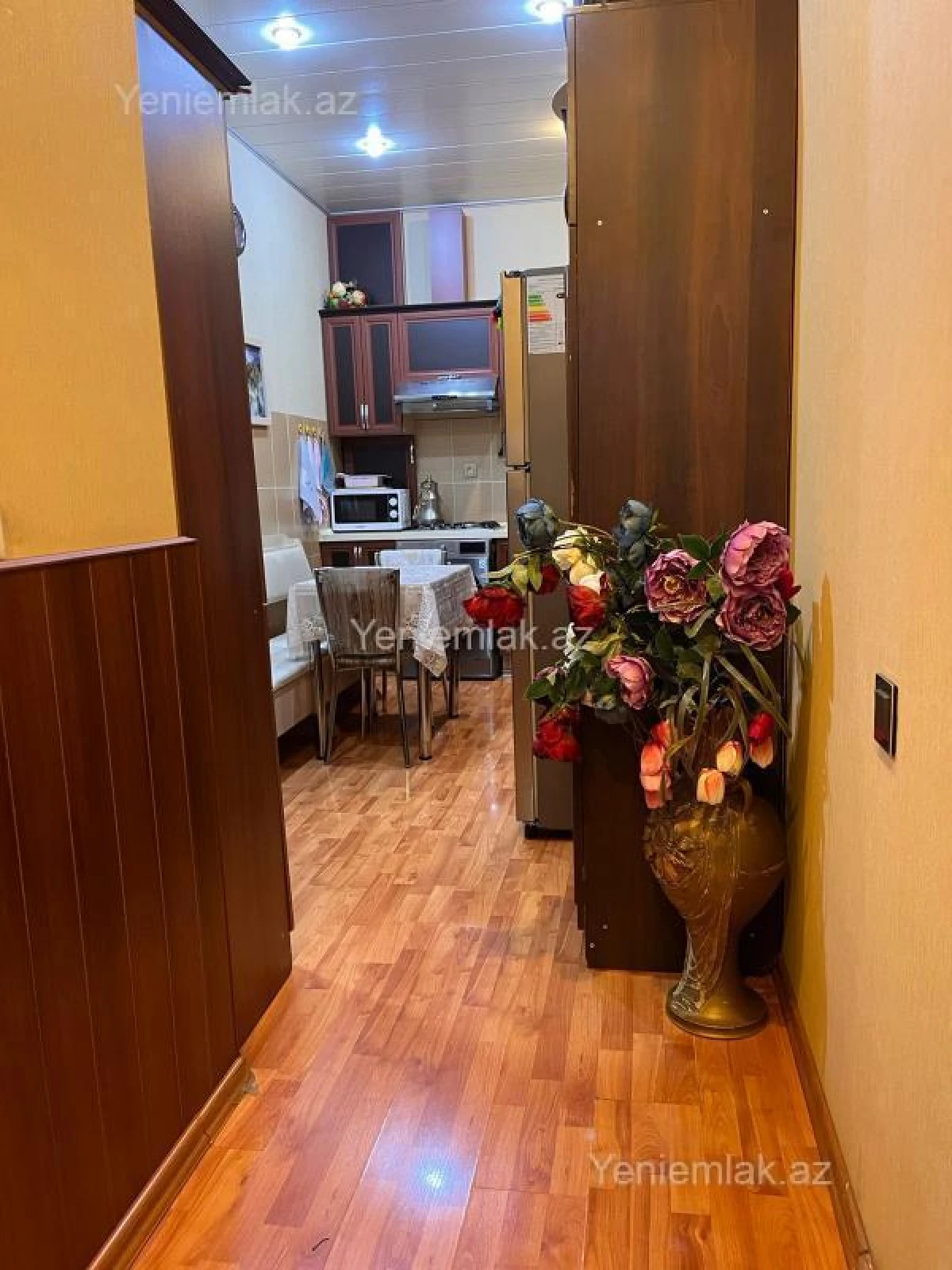 Satılır 12 otaqlı həyət evi 900 m²