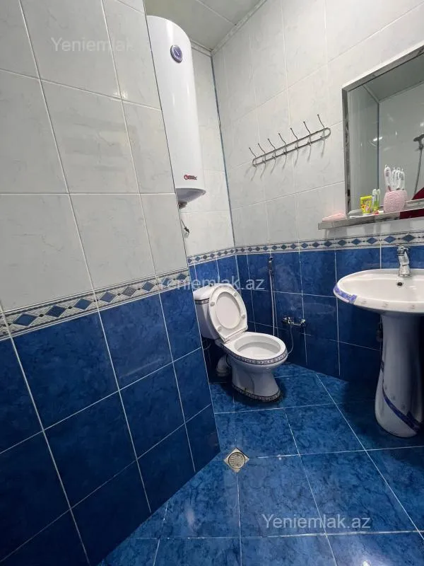 Satılır 12 otaqlı həyət evi 900 m²