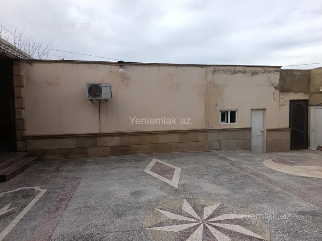 Satılır 12 otaqlı həyət evi 900 m²