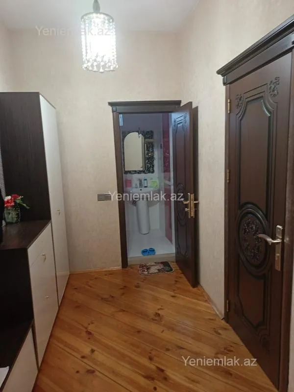 Satılır 12 otaqlı həyət evi 900 m²