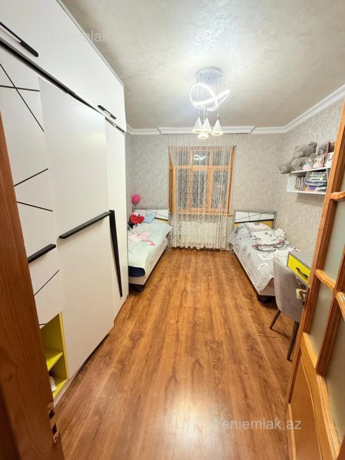 Satılır 3 otaqlı köhnə tikili 90 m²