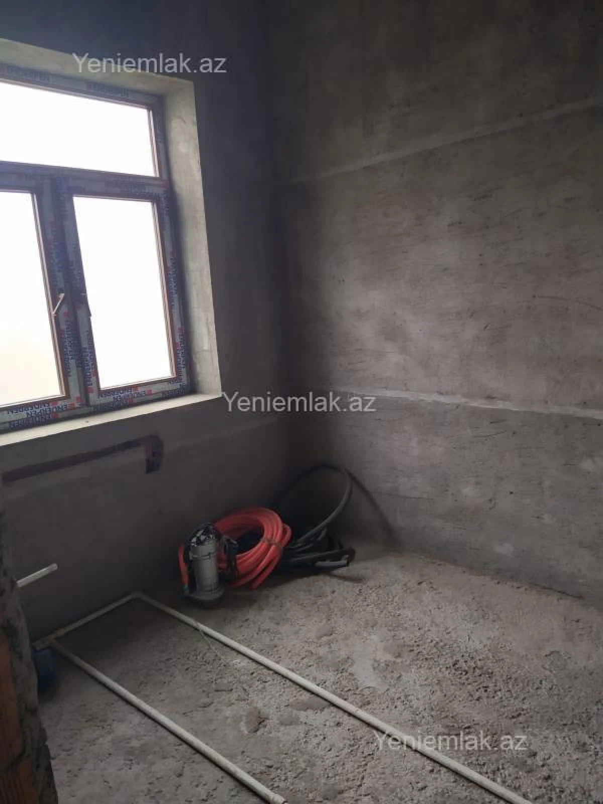 Satılır 8 otaqlı həyət evi 350 m²