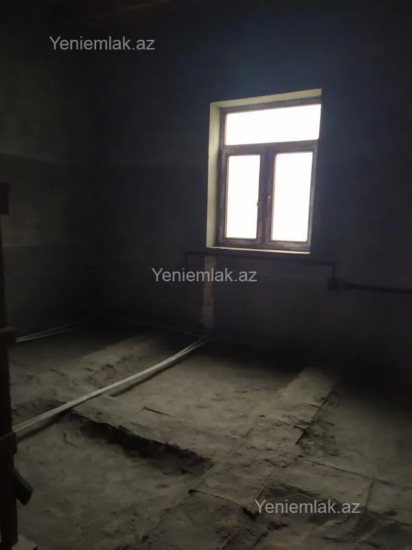 Satılır 8 otaqlı həyət evi 350 m²