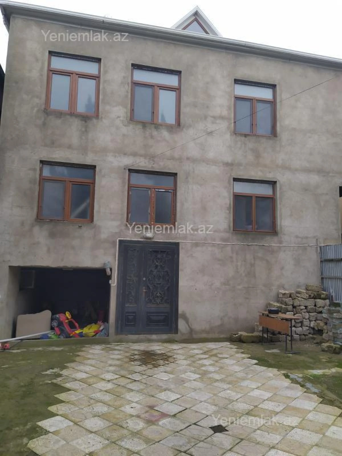 Satılır 8 otaqlı həyət evi 350 m²