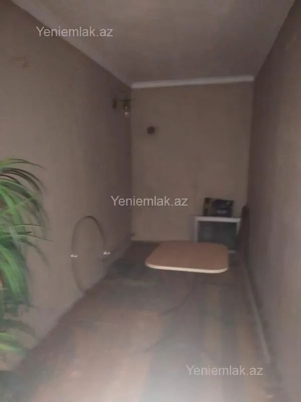 Satılır 8 otaqlı həyət evi 350 m²