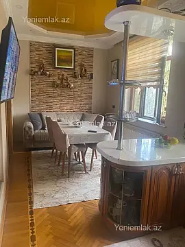 Satılır 3 otaqlı köhnə tikili 100 m²