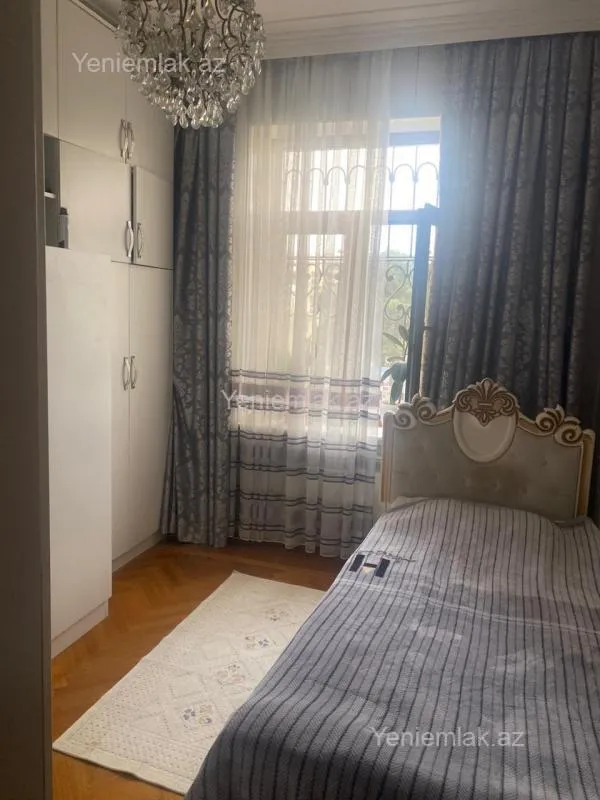 Satılır 3 otaqlı köhnə tikili 100 m²