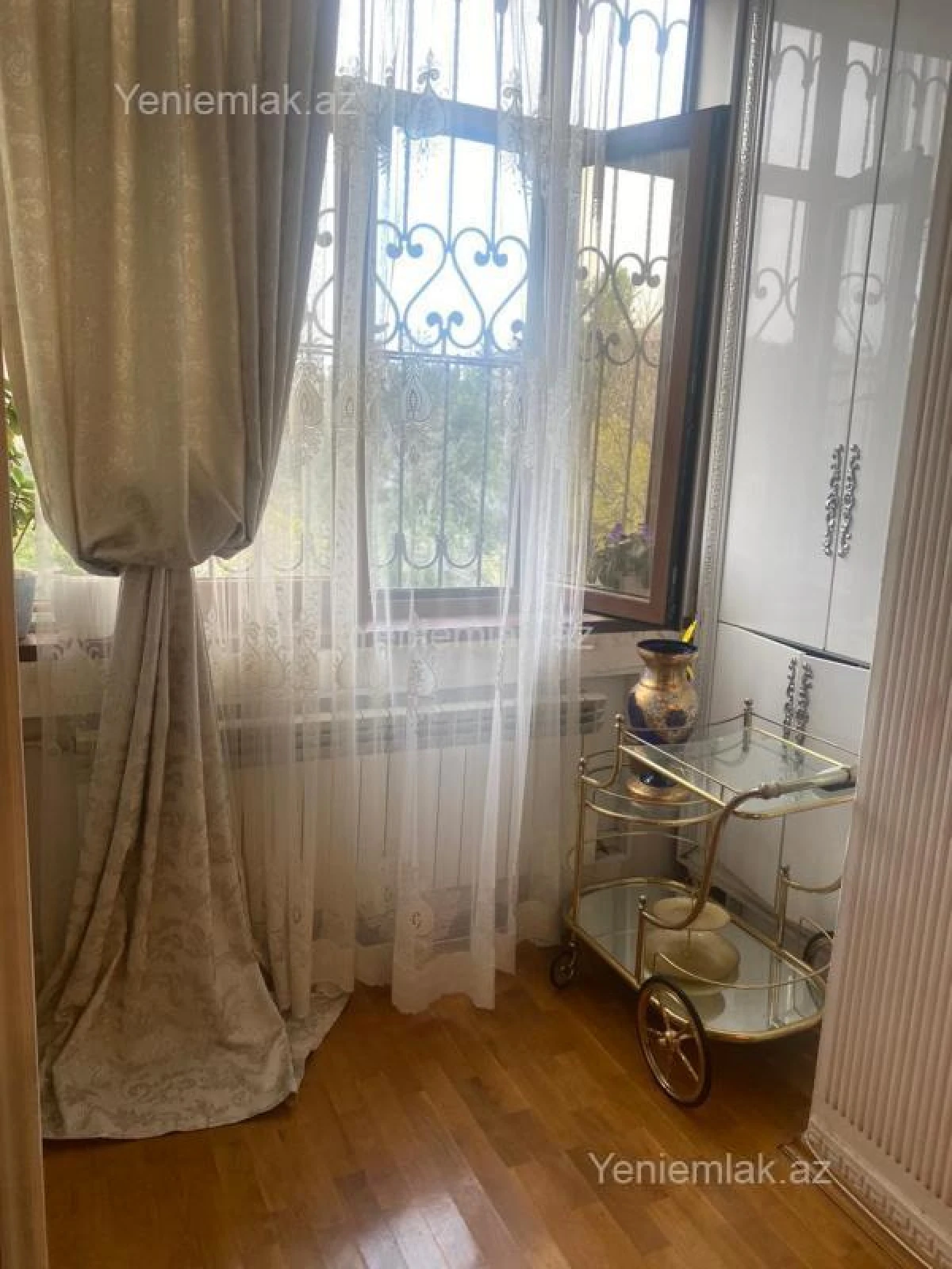 Satılır 3 otaqlı köhnə tikili 100 m²