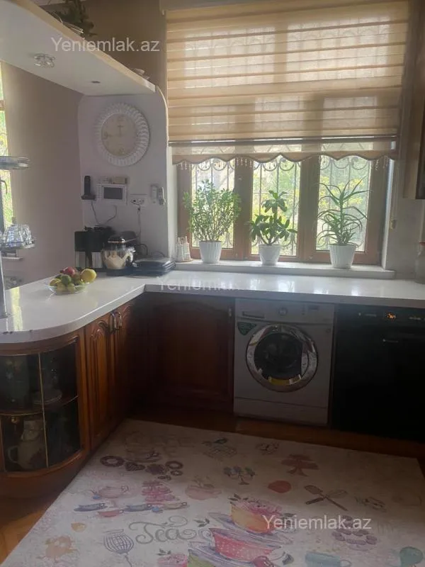 Satılır 3 otaqlı köhnə tikili 100 m²