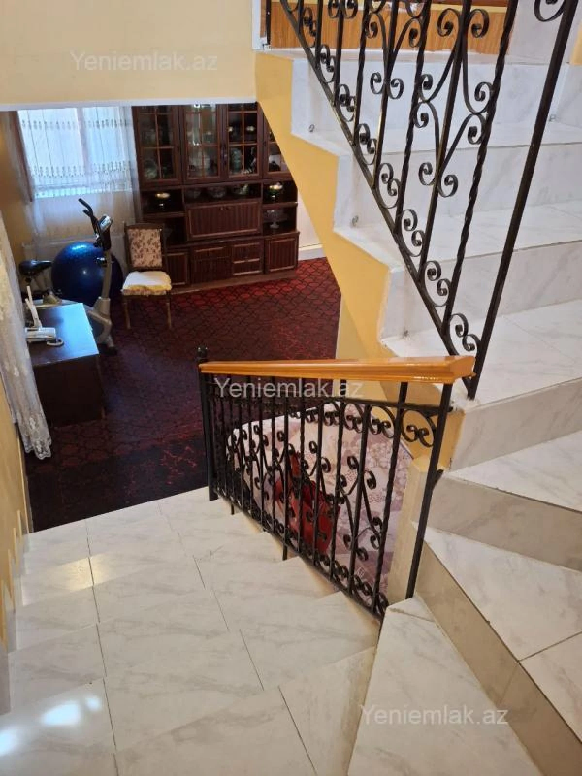 Satılır 9 otaqlı həyət evi 220 m²