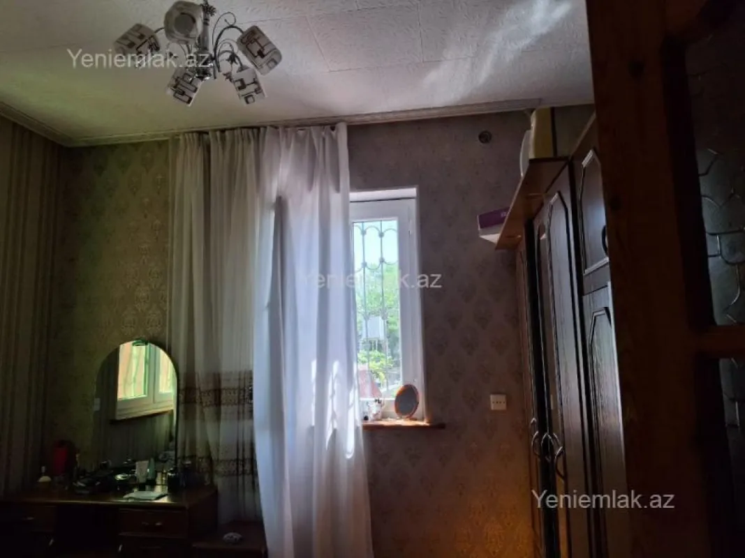 Satılır 9 otaqlı həyət evi 220 m²