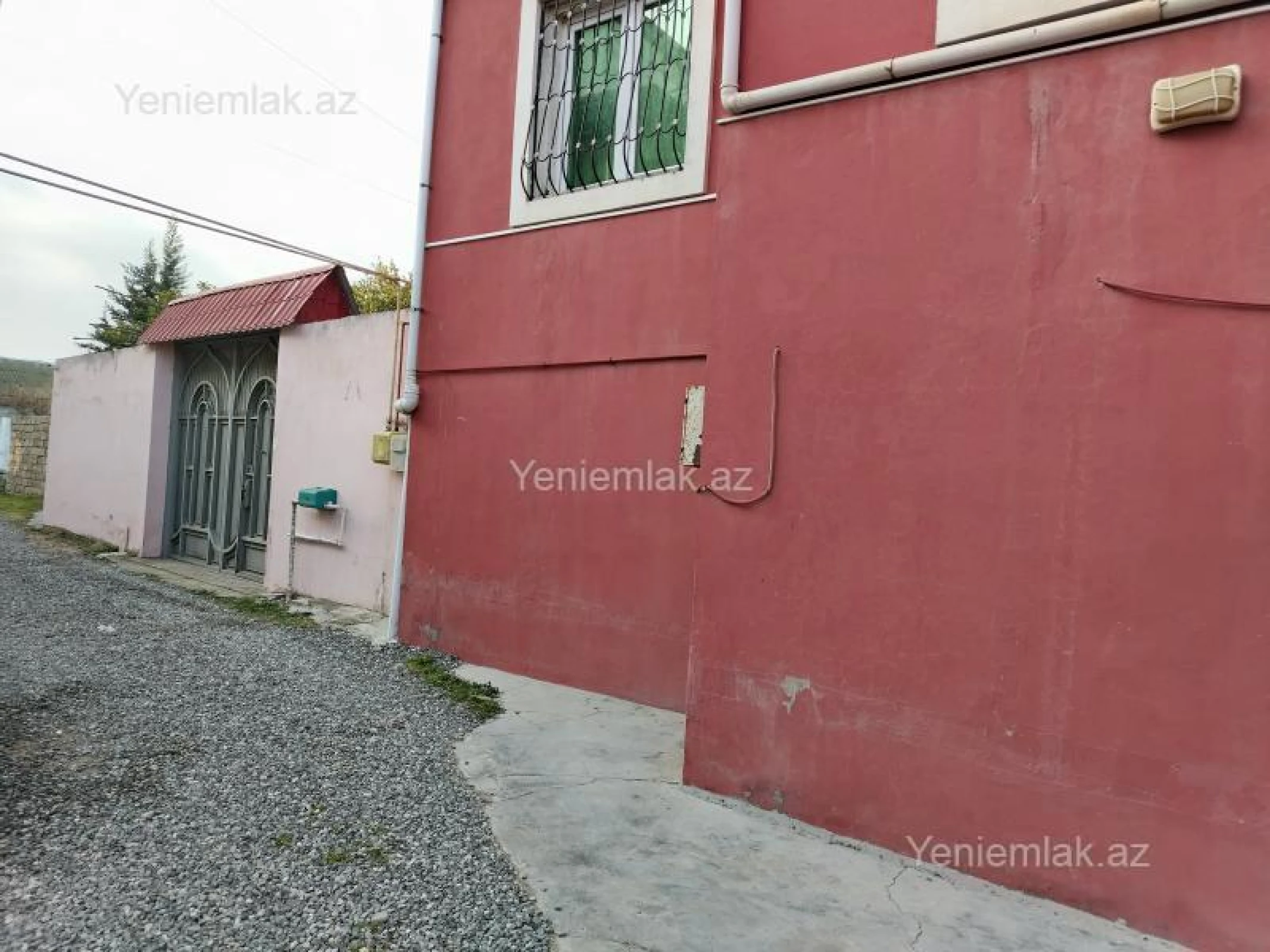 Satılır 9 otaqlı həyət evi 220 m²