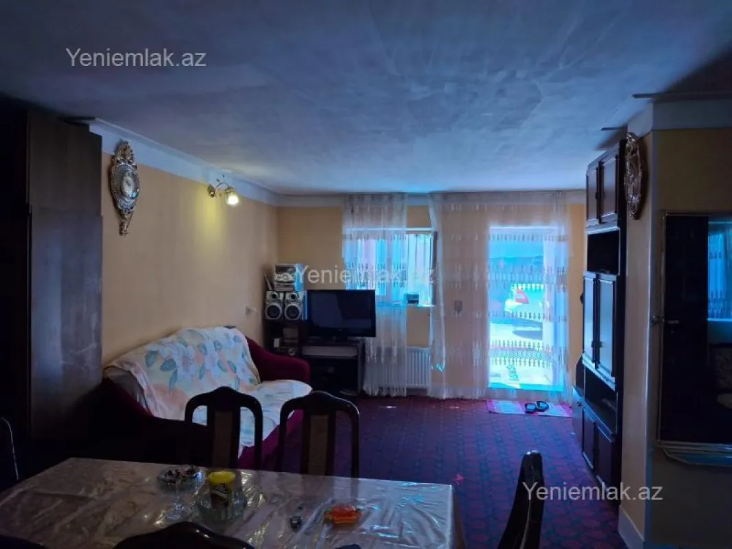 Satılır 9 otaqlı həyət evi 220 m²