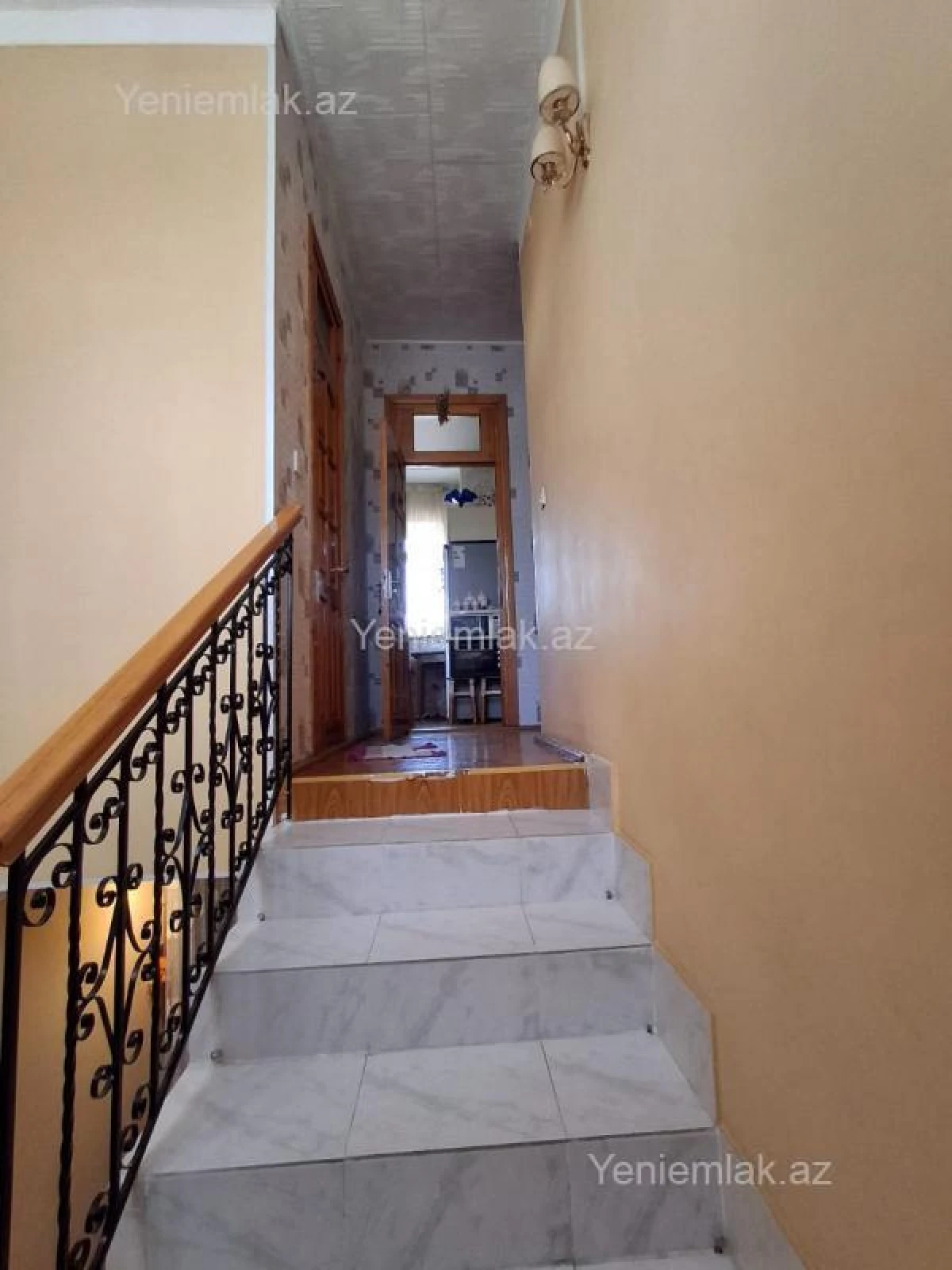 Satılır 9 otaqlı həyət evi 220 m²