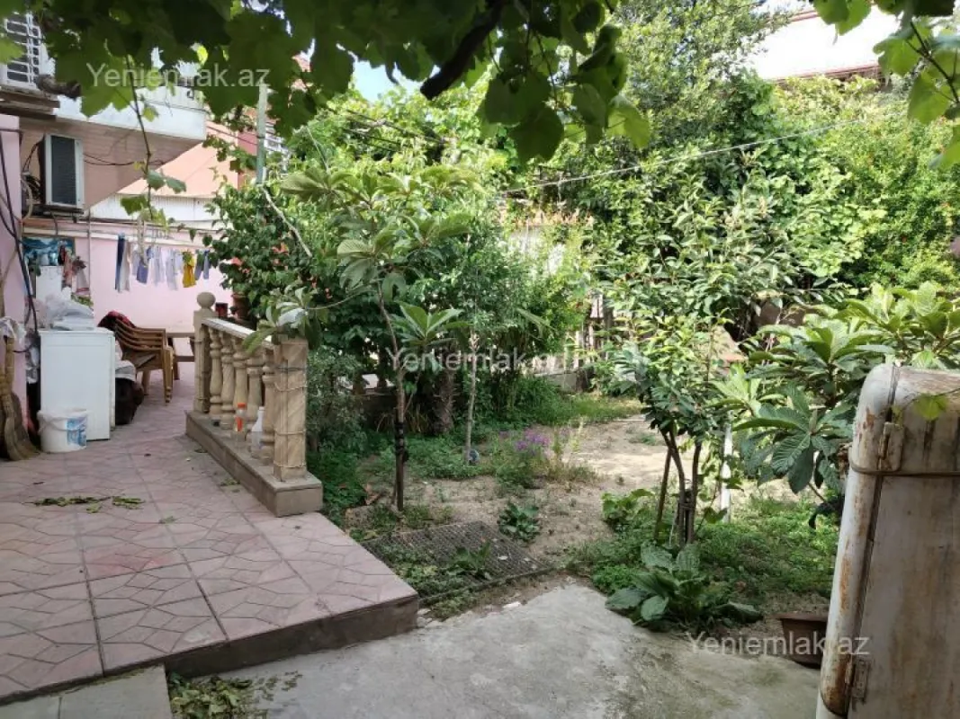 Satılır 9 otaqlı həyət evi 220 m²
