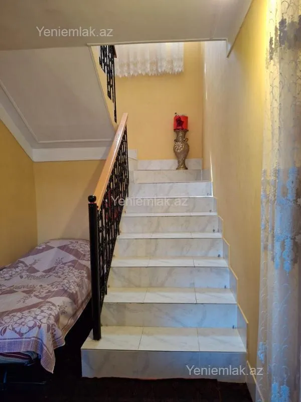 Satılır 9 otaqlı həyət evi 220 m²
