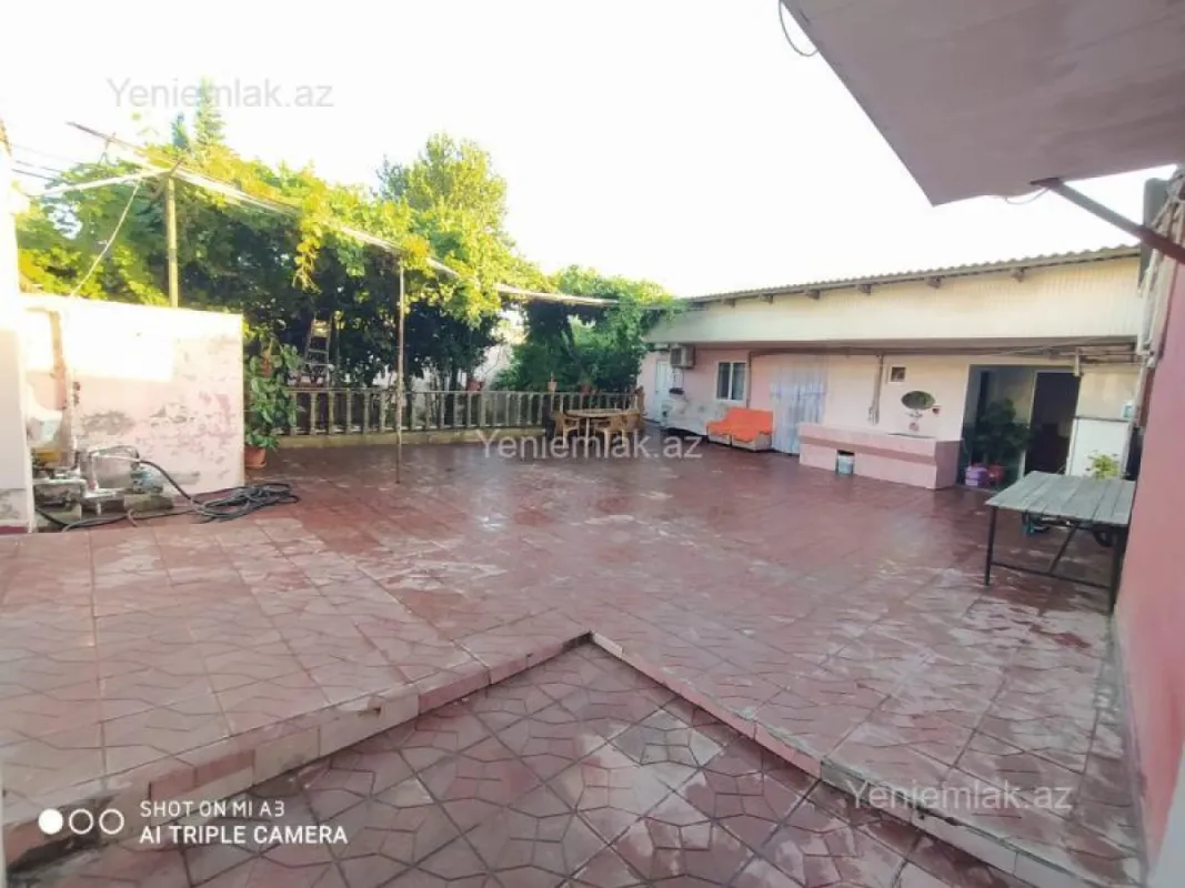Satılır 9 otaqlı həyət evi 220 m²