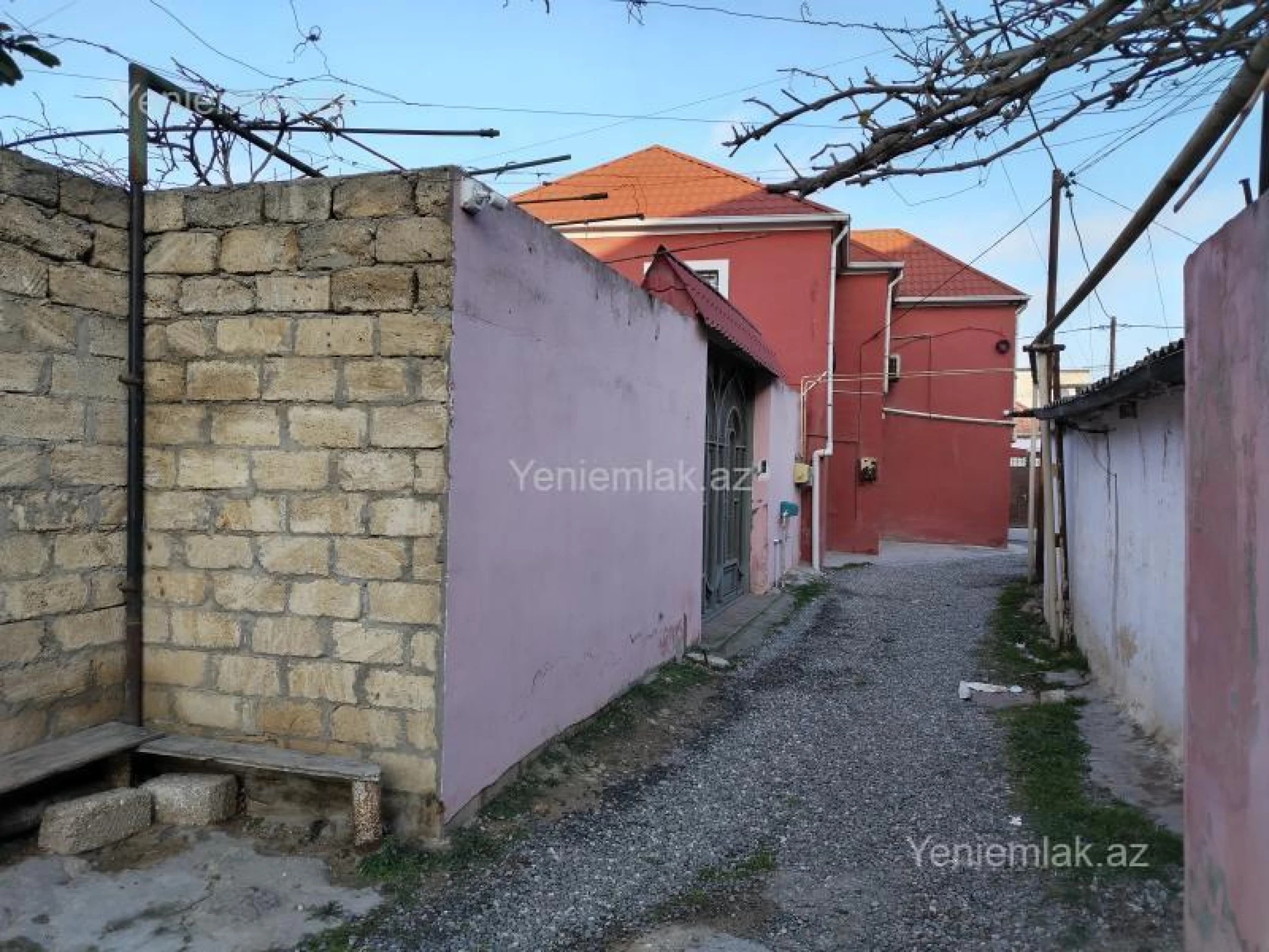 Satılır 9 otaqlı həyət evi 220 m²