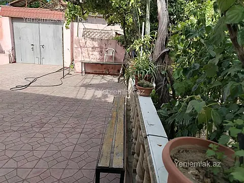 Satılır 9 otaqlı həyət evi 220 m²