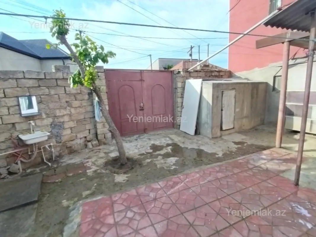 Satılır 9 otaqlı həyət evi 220 m²