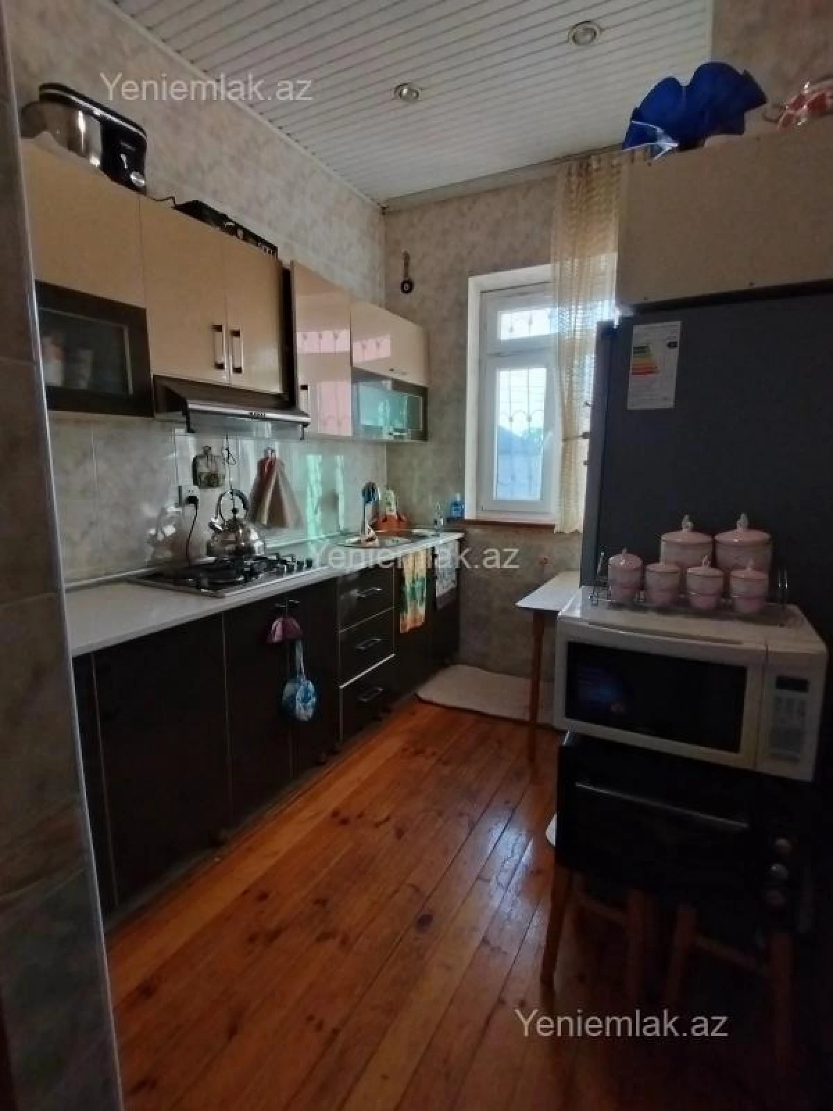 Satılır 9 otaqlı həyət evi 220 m²