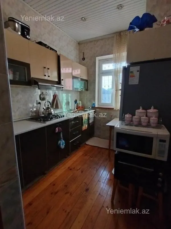 Satılır 9 otaqlı həyət evi 220 m²