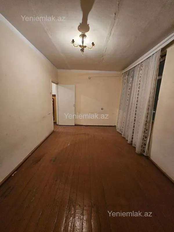 Satılır 2 otaqlı köhnə tikili 56 m²