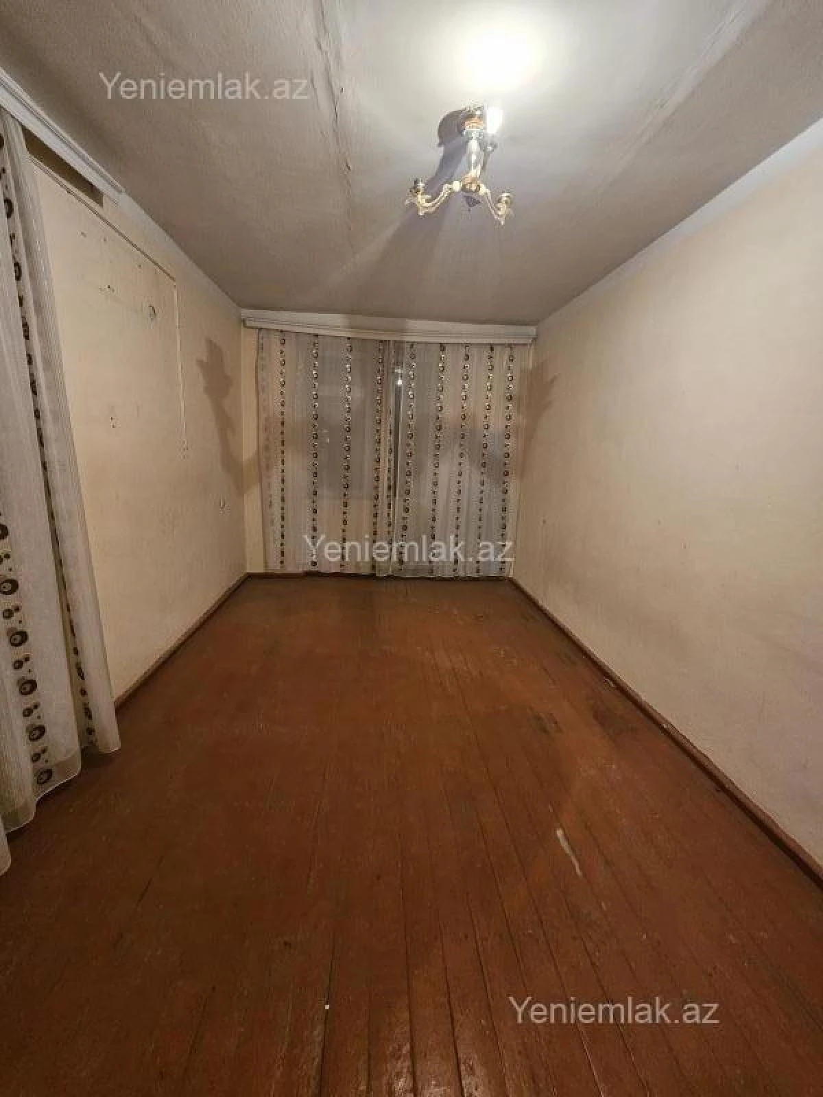 Satılır 2 otaqlı köhnə tikili 56 m²