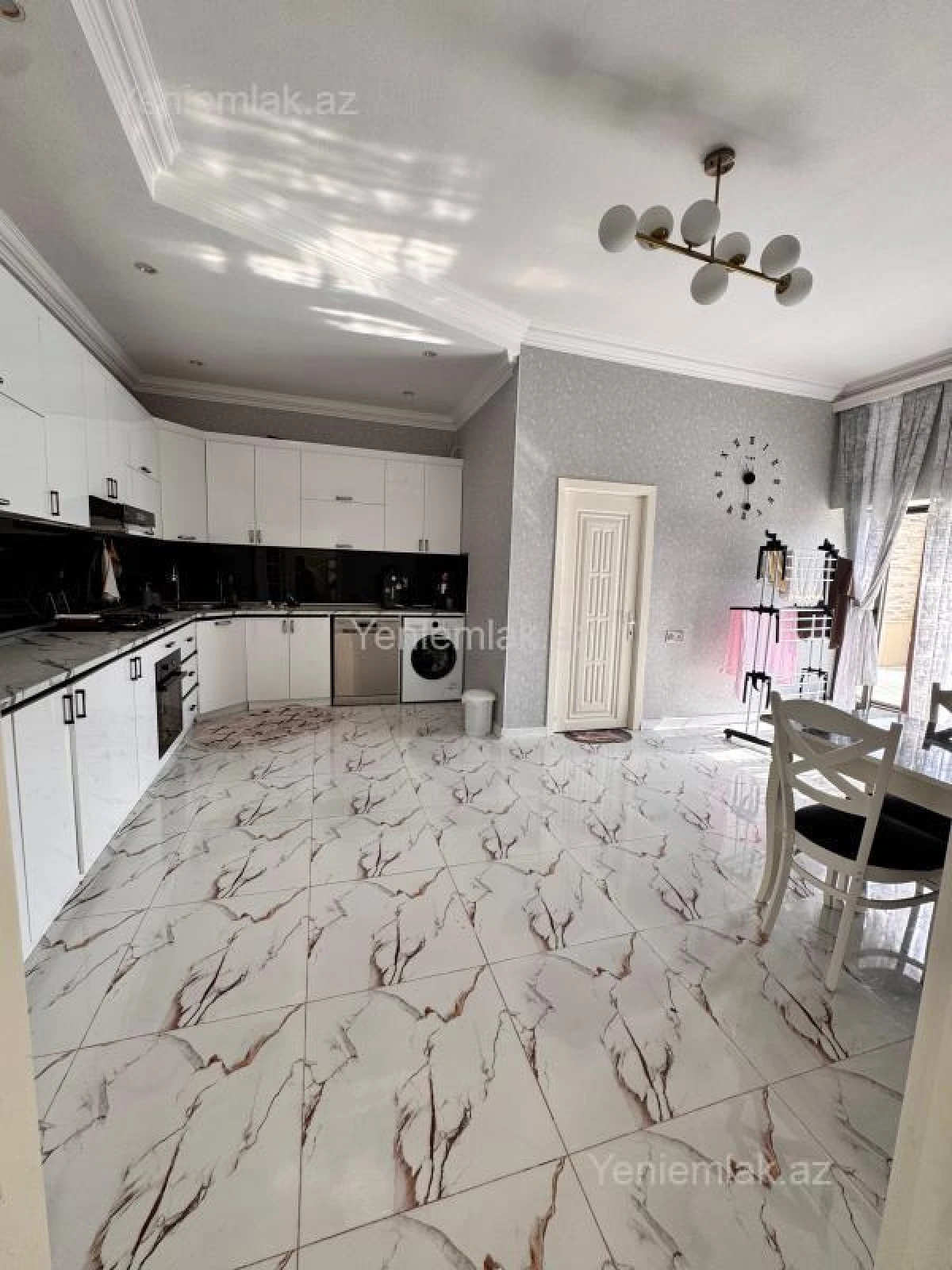 Satılır 6 otaqlı həyət evi 300 m²