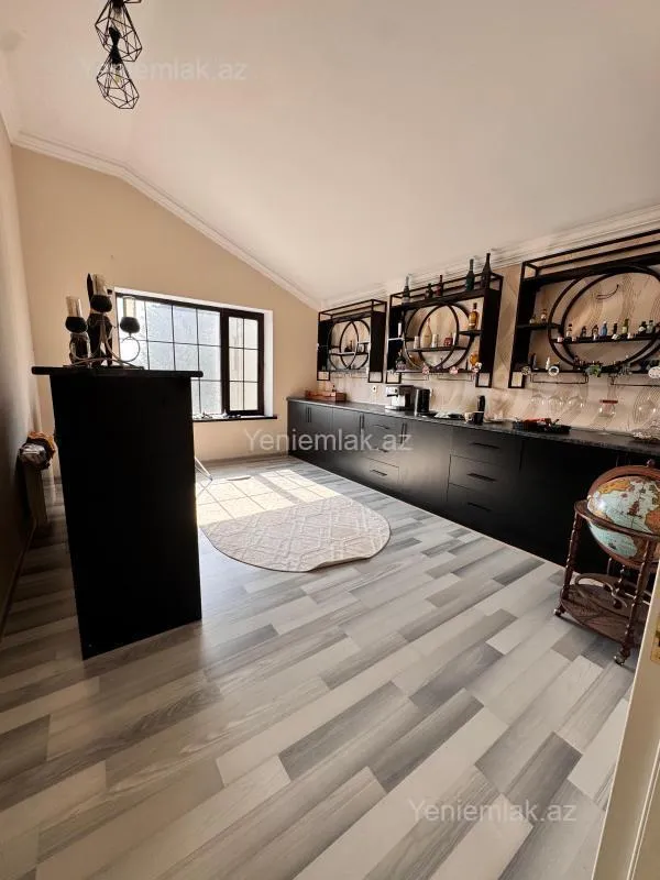 Satılır 6 otaqlı həyət evi 300 m²