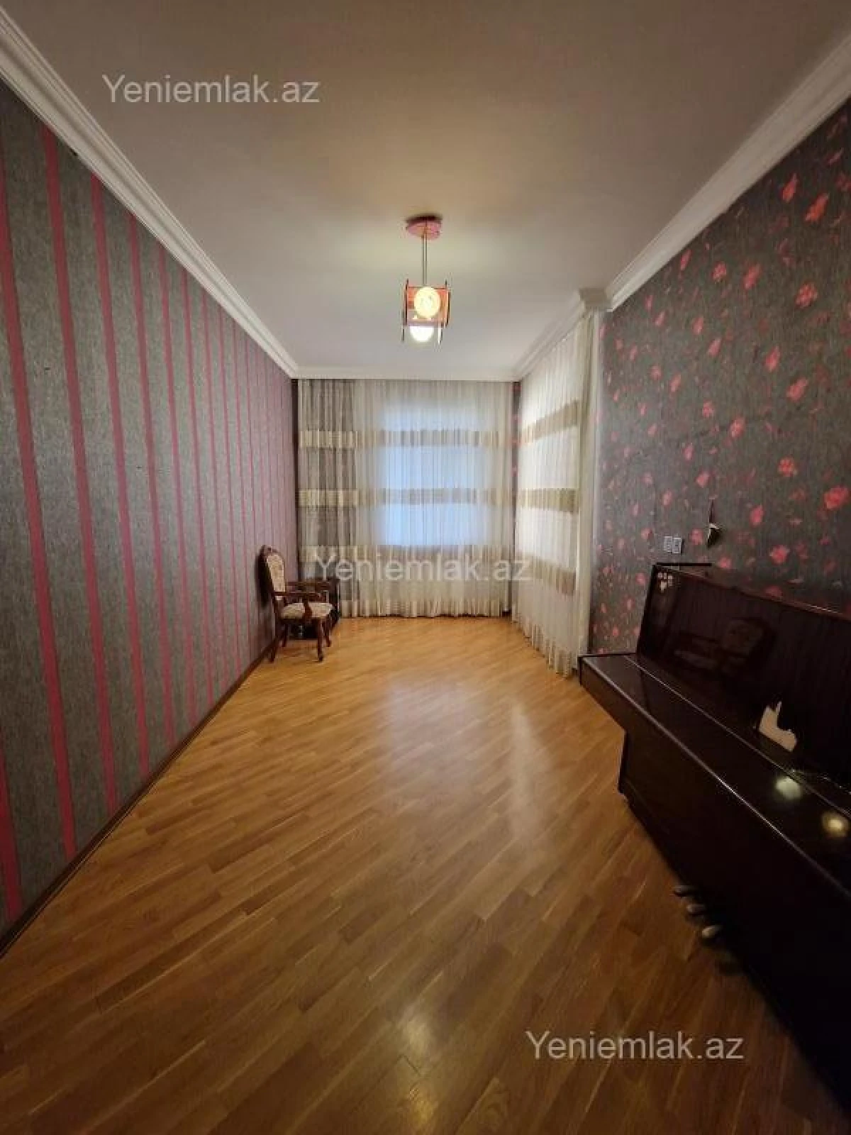 Satılır 5 otaqlı həyət evi 350 m²